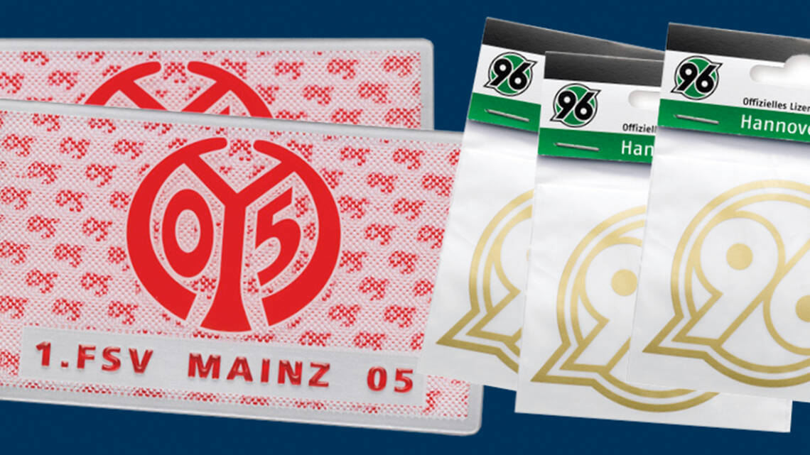 Erstklassig: Ein 4D-Magic-Aufkleber mit Relief-Optik von Mainz 05 und ein Foliensticker in Blisterverpackung von Hannover 96. | © RATHGEBER GmbH & Co. KG